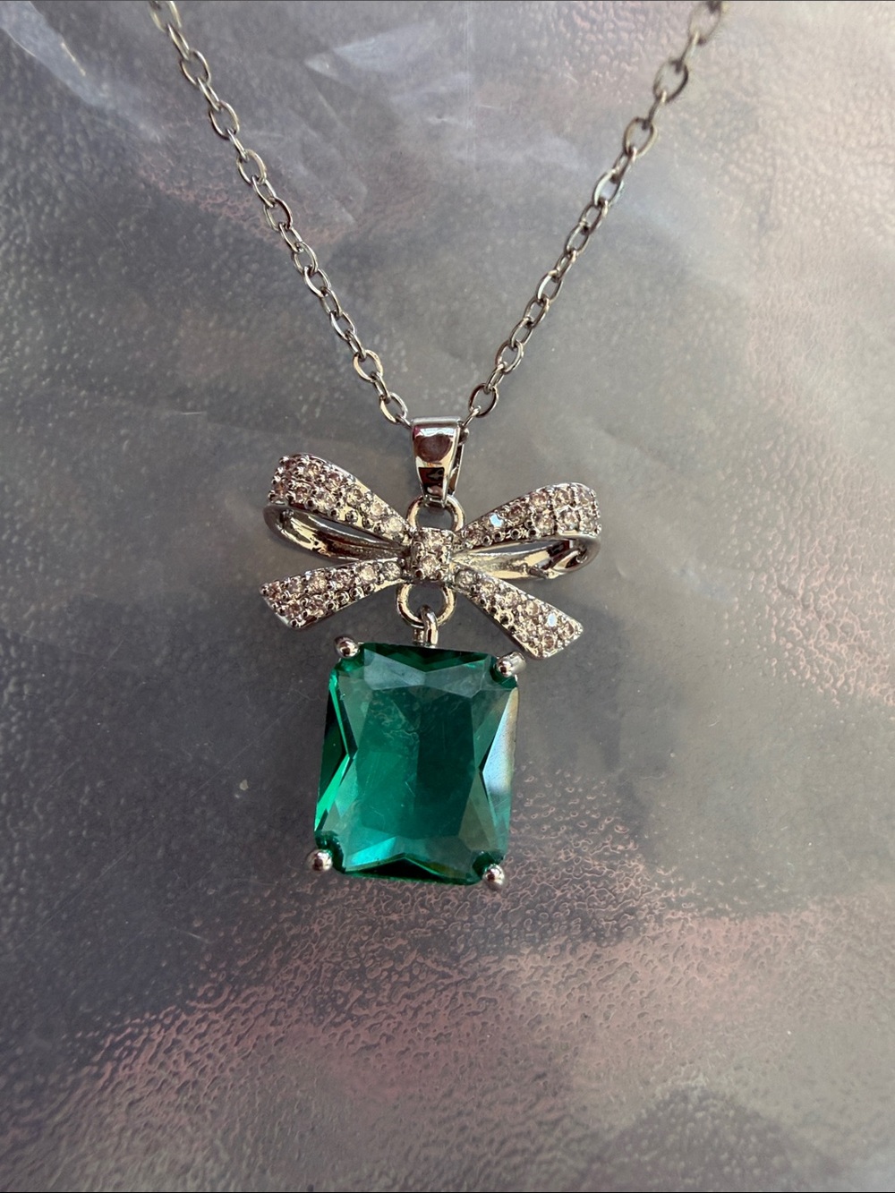 Emerald Green Bow Pendant Necklace